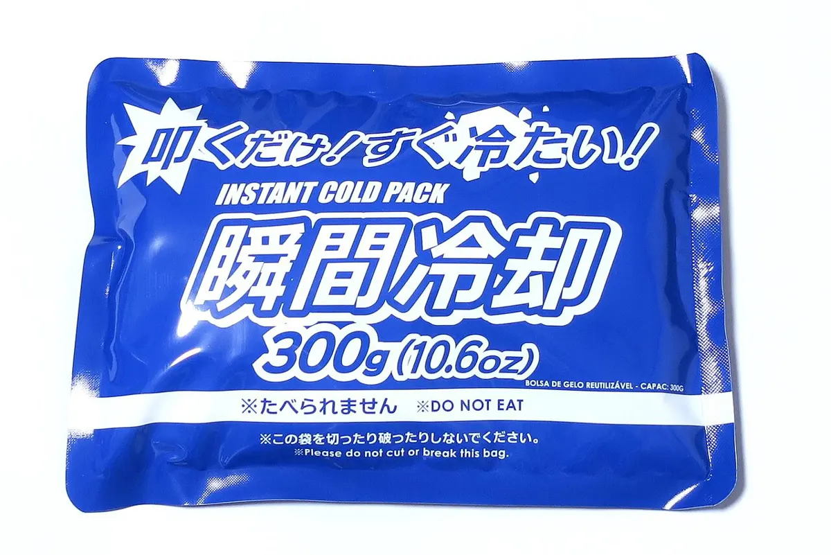 A flat blue plastic pack with “Instant cold pack” and Japanese writing printed on it, and the words “Do not eat”